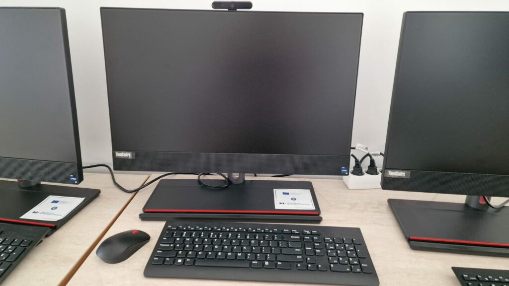 Stație de lucru Lenovo ThinkCentre M90a Gen 3